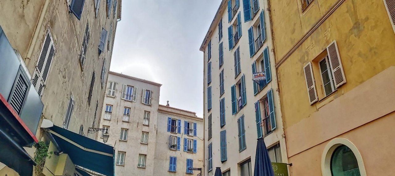 F1 à louer centre ville immeuble 