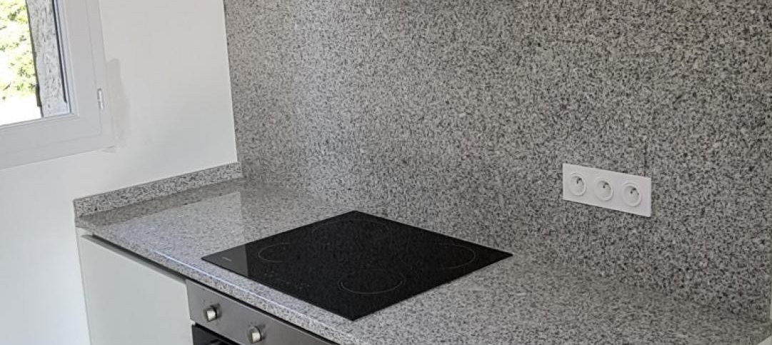F2 à louer Vitullo coin cuisine 