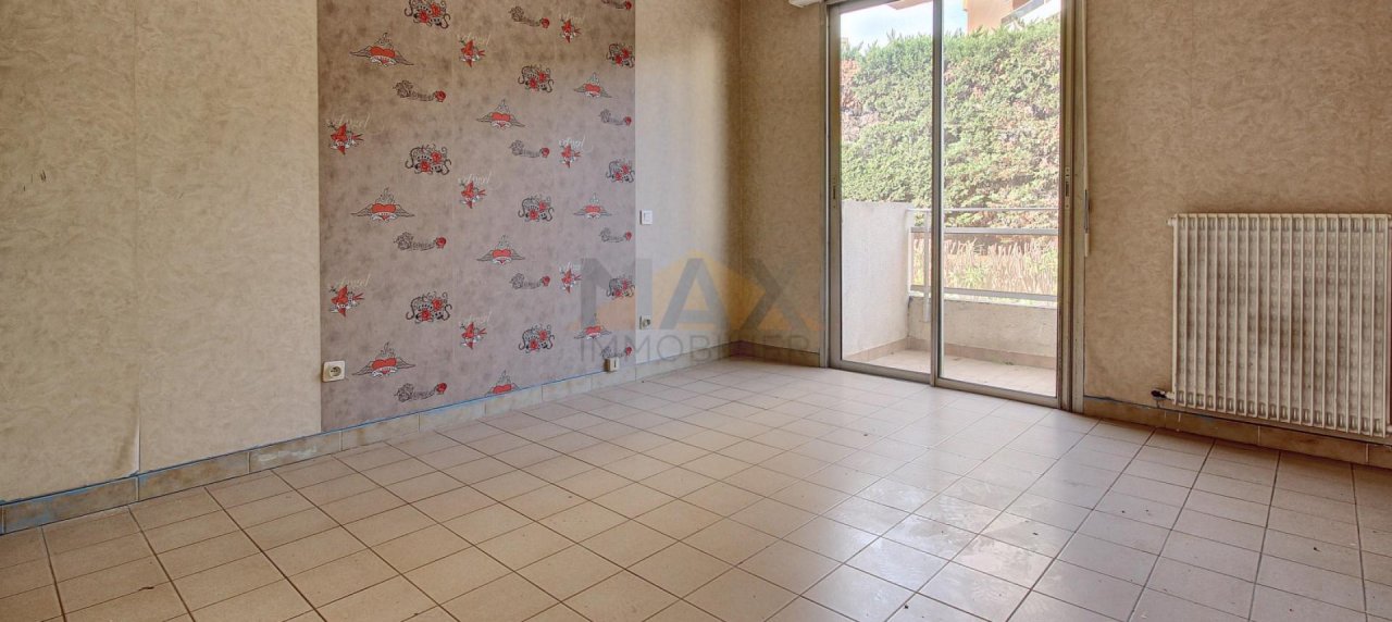 En Corse à Ajaccio, a proximité du centre ville, MAX IMMOBILIER vous propose un F4 de  95m² avec une terrasse de 9m².