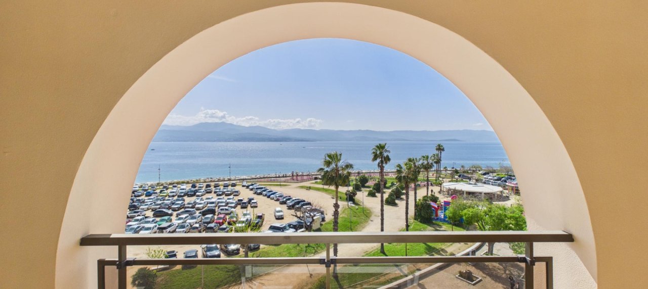 A vendre Studio avec terrasse et Vue Mer, Triangle d'Or