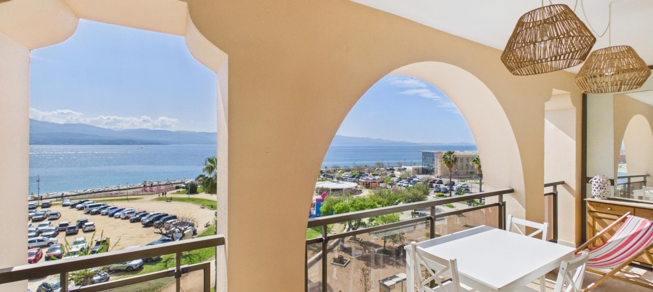 A vendre Studio avec terrasse et Vue Mer, Triangle d'Or
