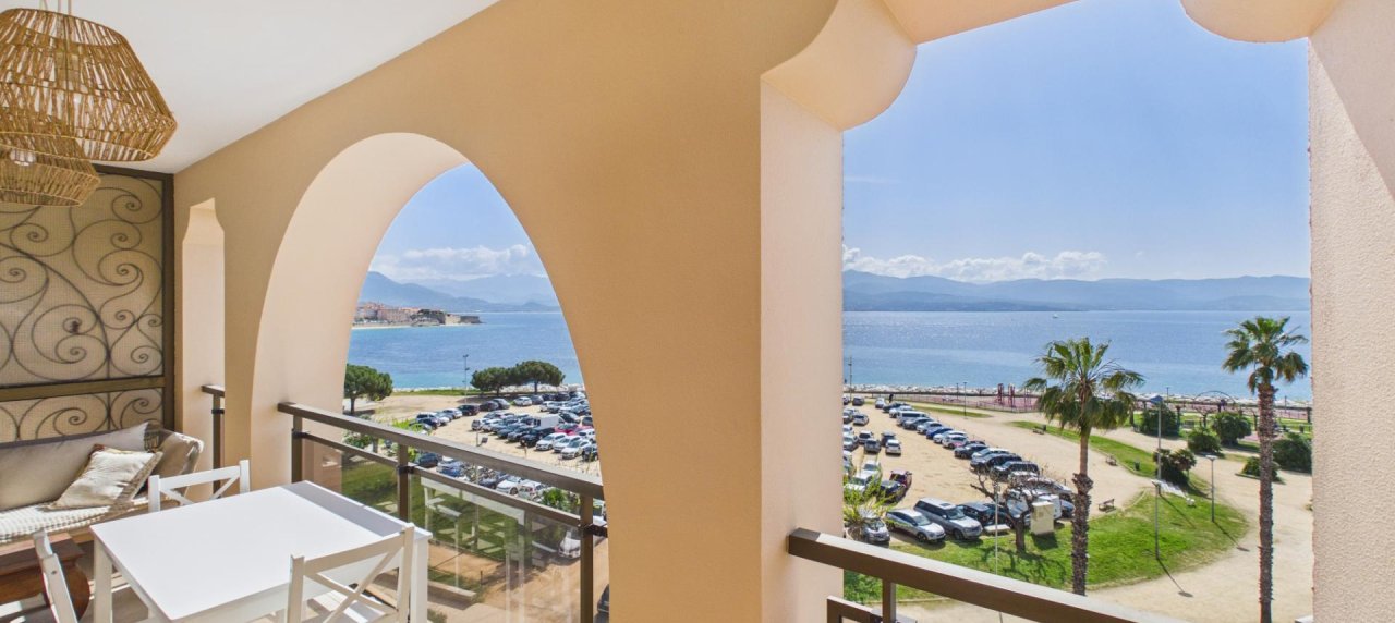 A vendre Studio avec terrasse et Vue Mer, Triangle d'Or
