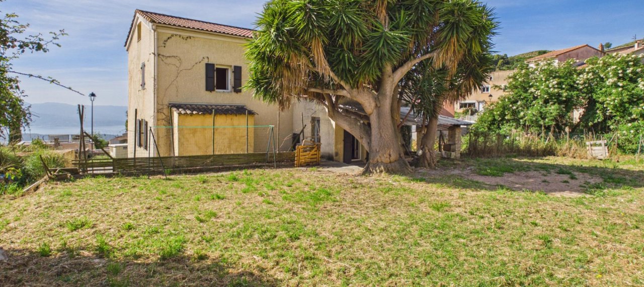 A vendre  Maison de village avec vue mer - Alata