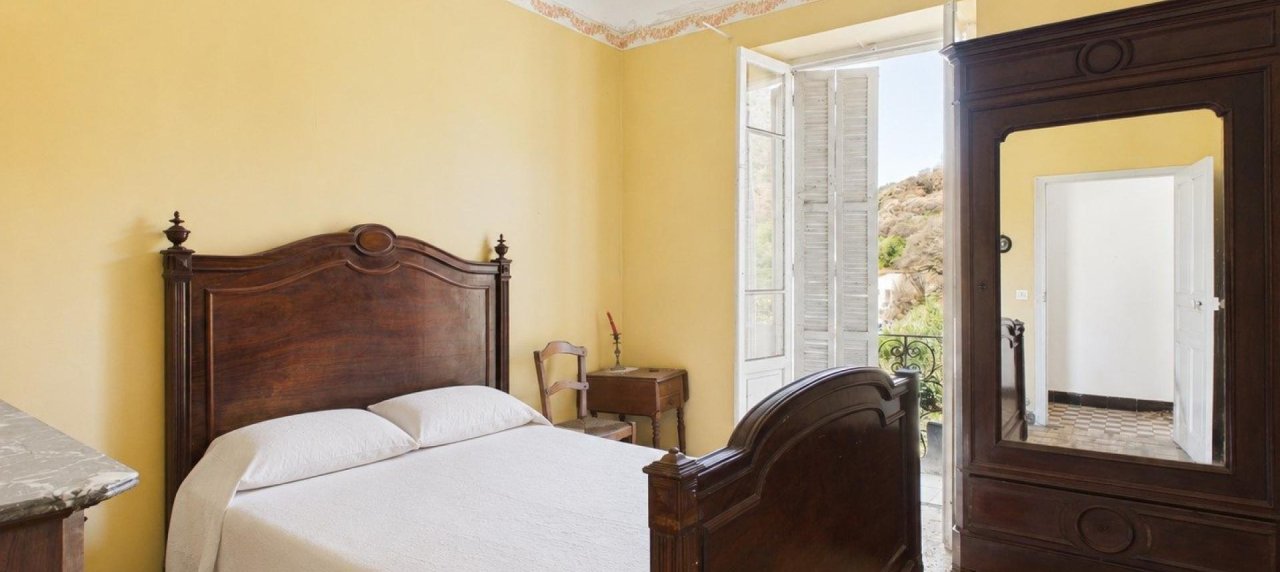 A VENDRE MAISON AUTHENTIQUE SAINTE MARIE SICHE