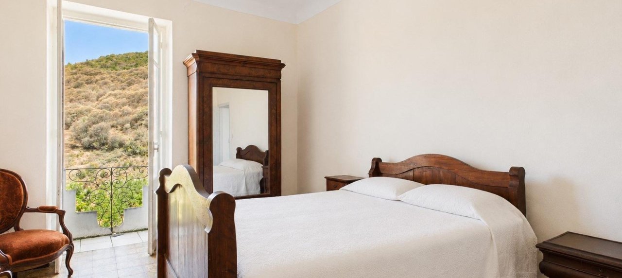 A VENDRE MAISON AUTHENTIQUE SAINTE MARIE SICHE