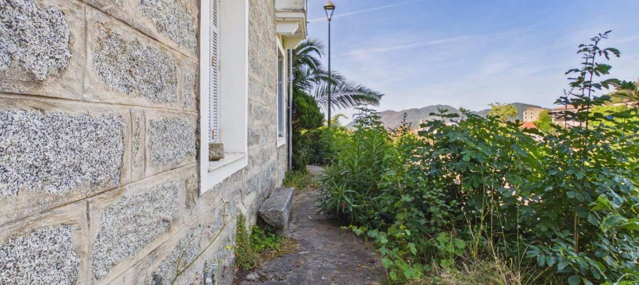 A VENDRE MAISON AUTHENTIQUE SAINTE MARIE SICHE