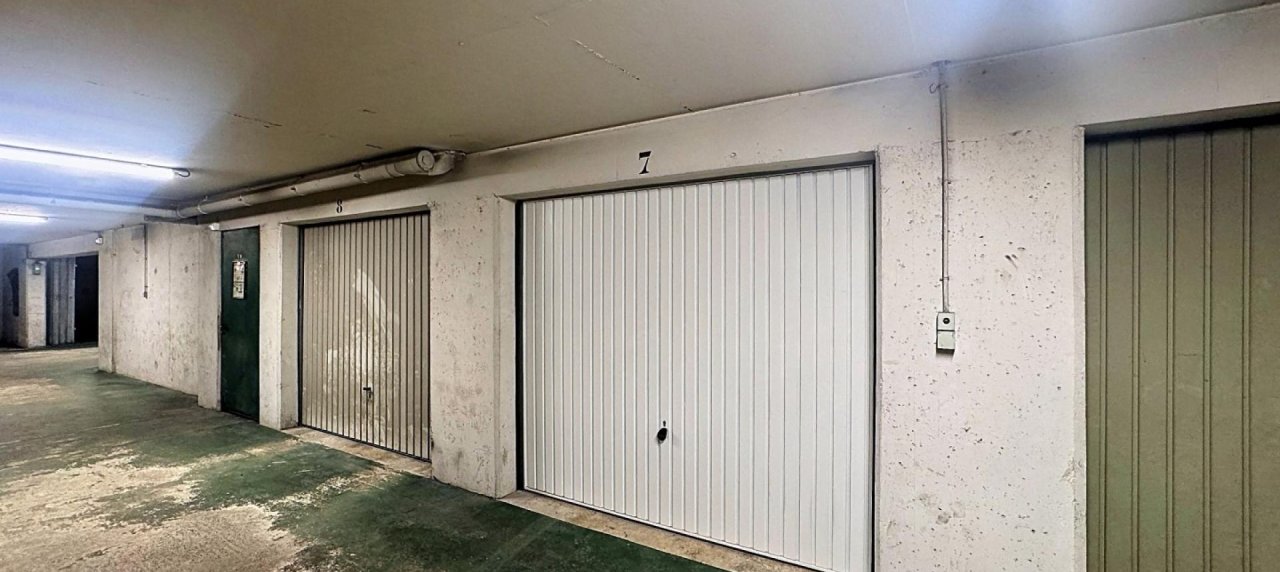 Rare Garage à louer secteur Fred Scamaroni Trottel Ajaccio
