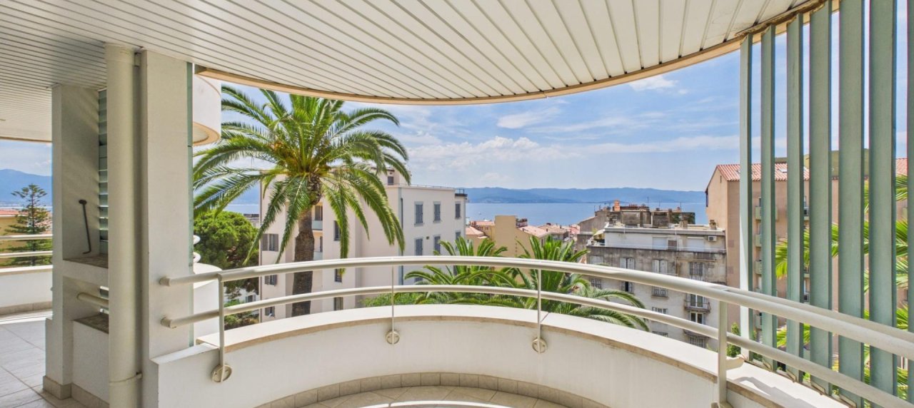 A VENDRE F4 DE STANDING- RES L'ARAUCARIA - AJACCIO