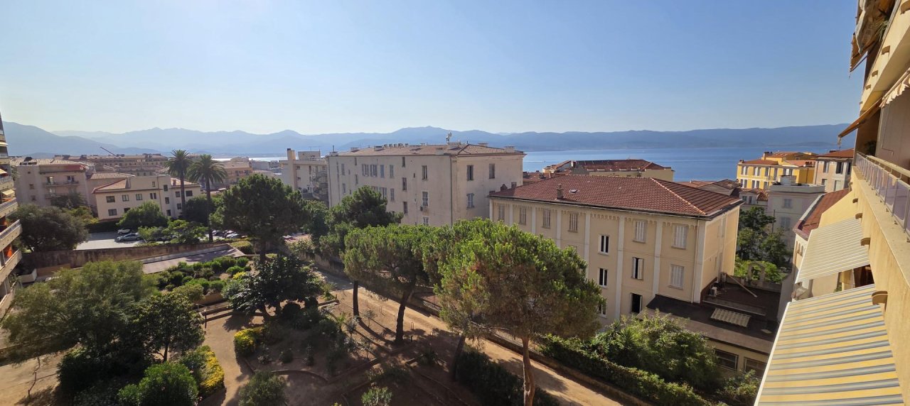 A VENDRE F3 LUMINEUX VUE MER PALAIS GRANDVAL