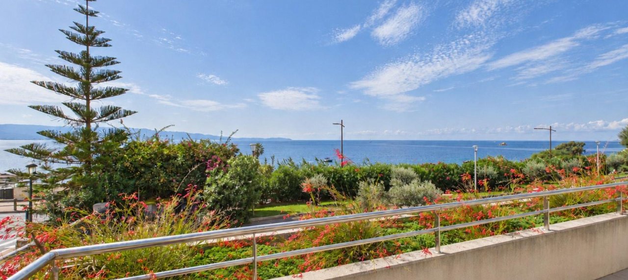 A VENDRE F4 DE STANDING AVEC VUE MER ROUTE DES SANGUINAIRES