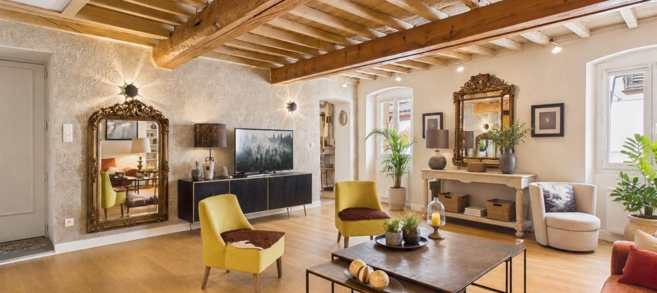 A VENDRE F3 CHARMANT AVEC TERRASSE - VIEILLE VILLE AJACCIO
