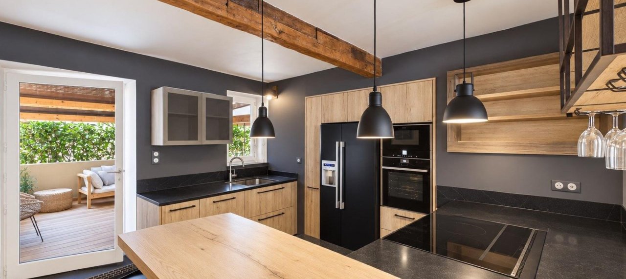 A VENDRE F3 CHARMANT AVEC TERRASSE - VIEILLE VILLE AJACCIO