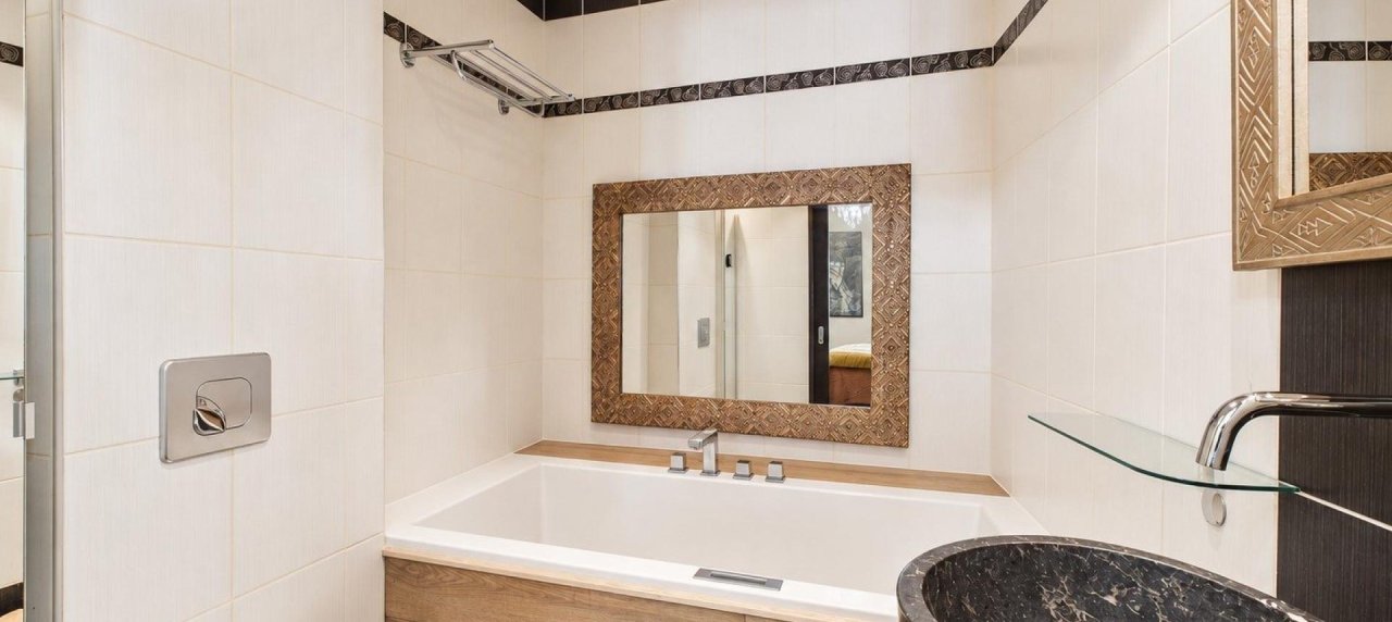 A VENDRE F3 CHARMANT AVEC TERRASSE - VIEILLE VILLE AJACCIO