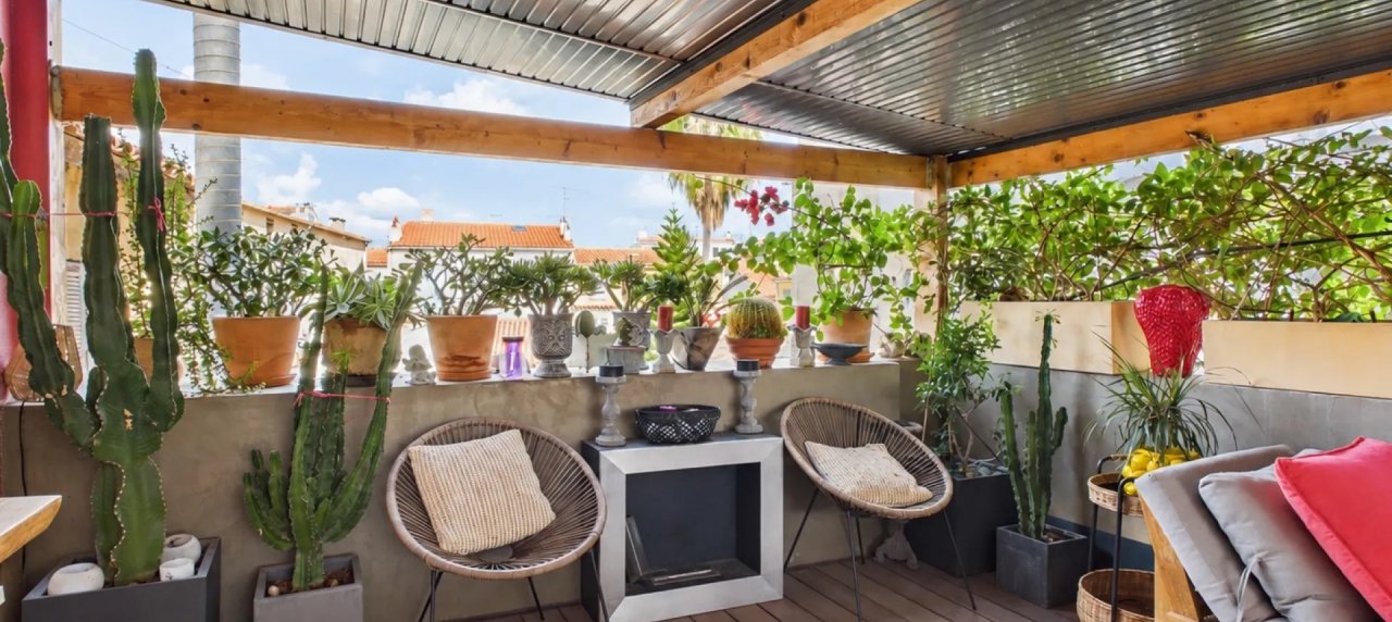A VENDRE F3 CHARMANT AVEC TERRASSE - VIEILLE VILLE AJACCIO