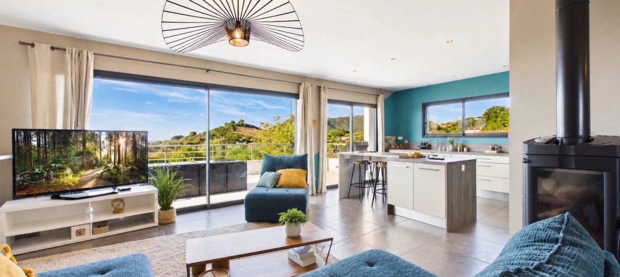 VILLA CONTEMPORAINE AVEC TERRAIN PISCINABLE A AFA