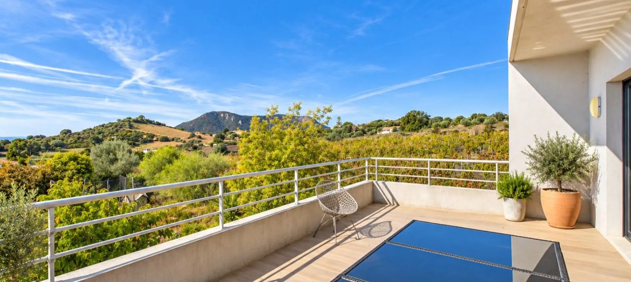 VILLA CONTEMPORAINE AVEC TERRAIN PISCINABLE A AFA