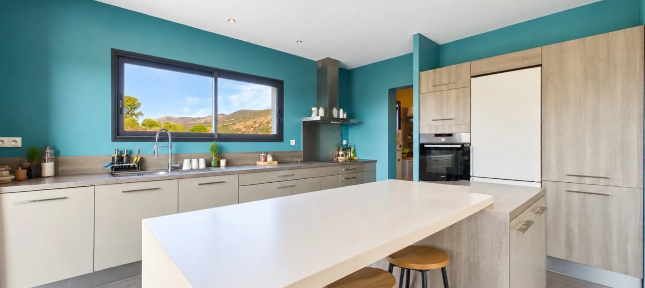 VILLA CONTEMPORAINE AVEC TERRAIN PISCINABLE A AFA