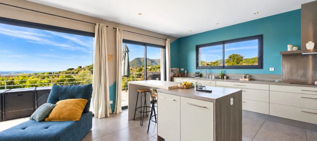 VILLA CONTEMPORAINE AVEC TERRAIN PISCINABLE A AFA