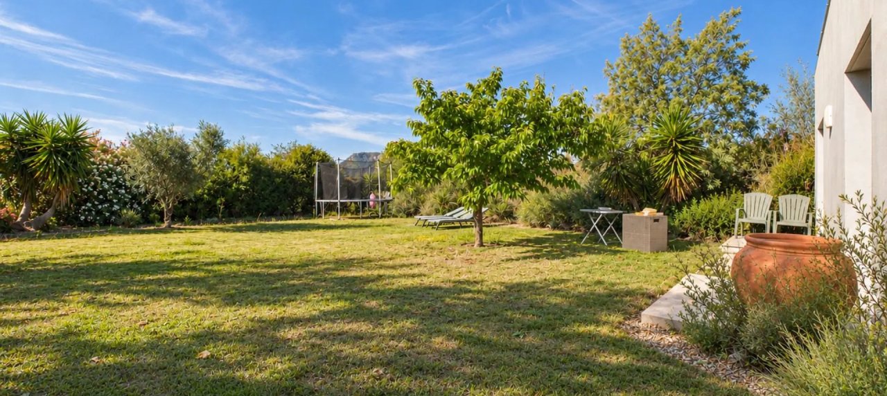 VILLA CONTEMPORAINE AVEC TERRAIN PISCINABLE A AFA