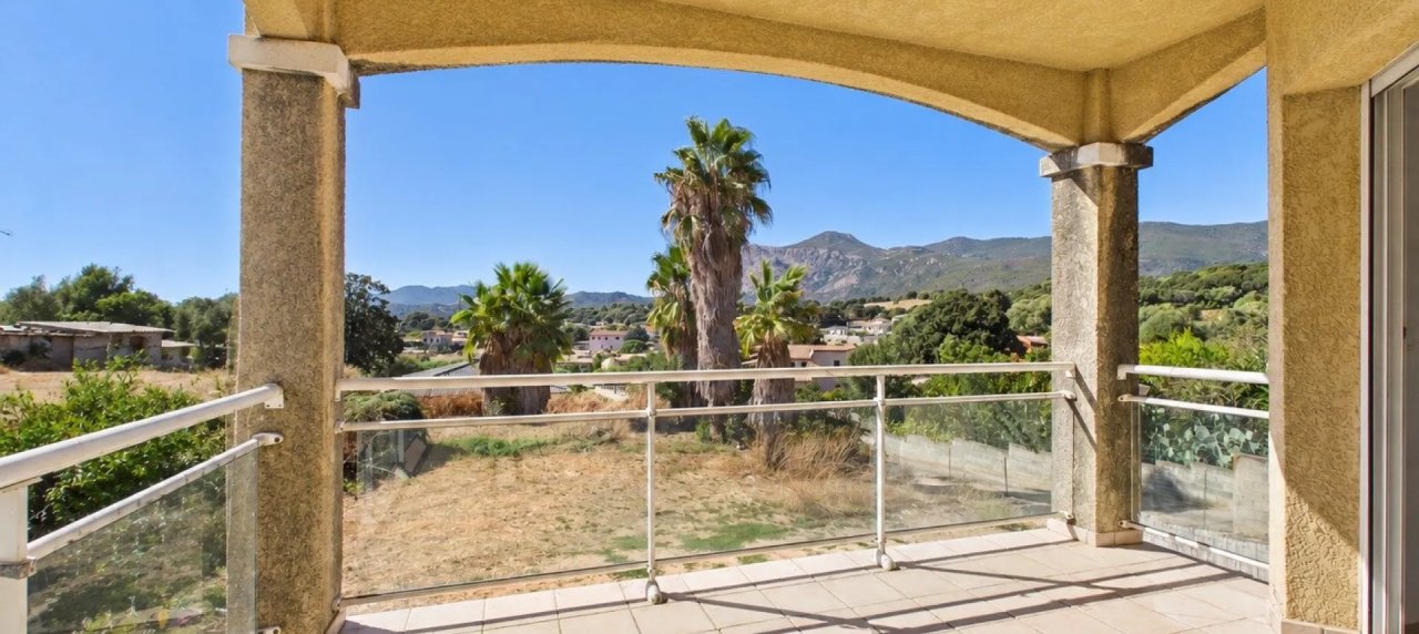 A VENDRE F2 AVEC TERRASSE LD PISCIA A PERI
