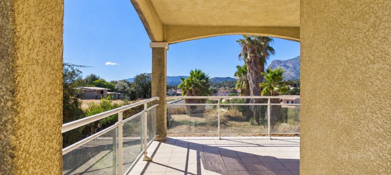 A VENDRE F2 AVEC TERRASSE LD PISCIA A PERI