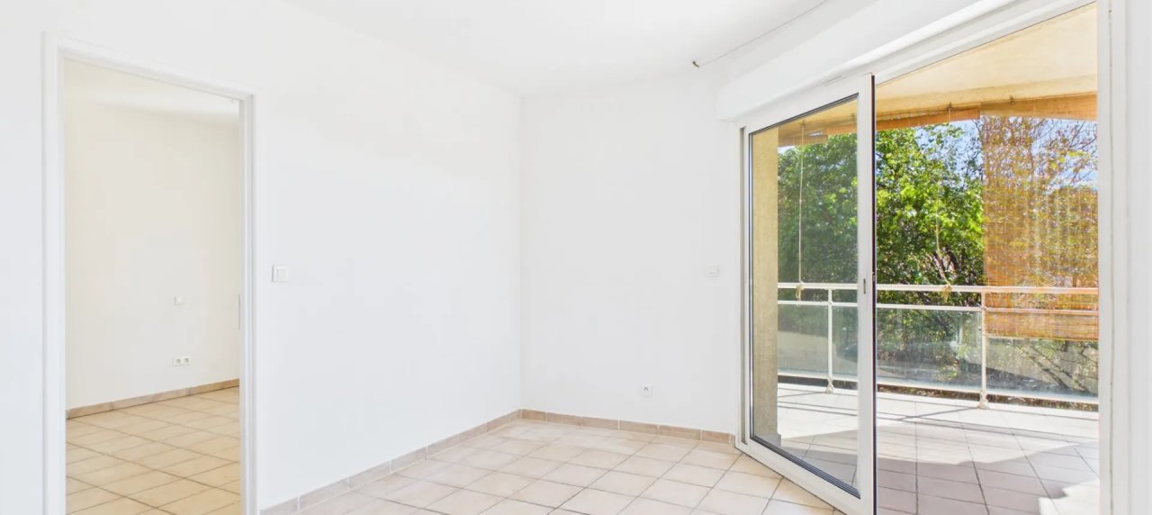 A VENDRE F2 AVEC TERRASSE LD PISCIA A PERI