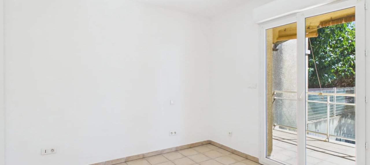 A VENDRE F2 AVEC TERRASSE LD PISCIA A PERI
