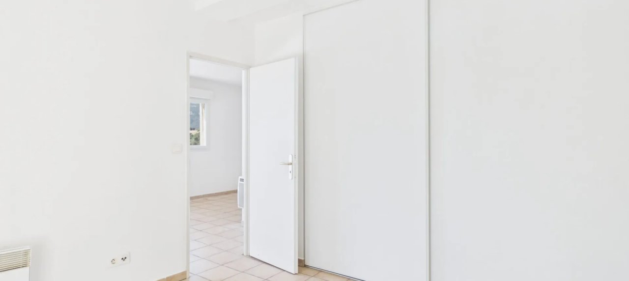 A VENDRE F2 AVEC TERRASSE LD PISCIA A PERI