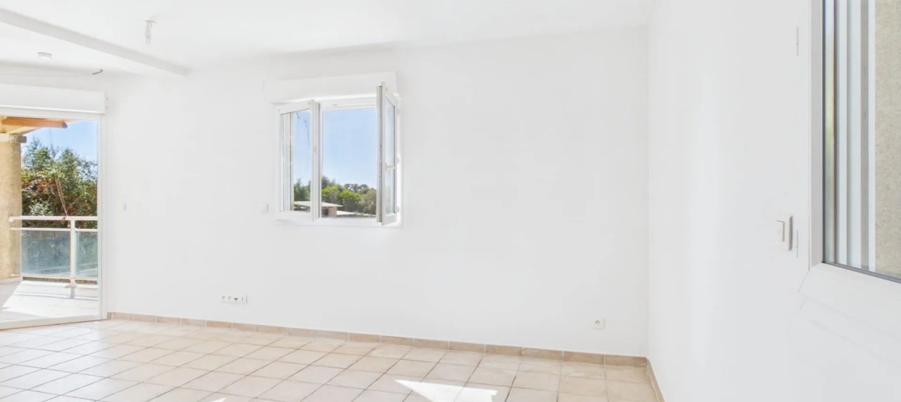 A VENDRE F2 AVEC TERRASSE LD PISCIA A PERI