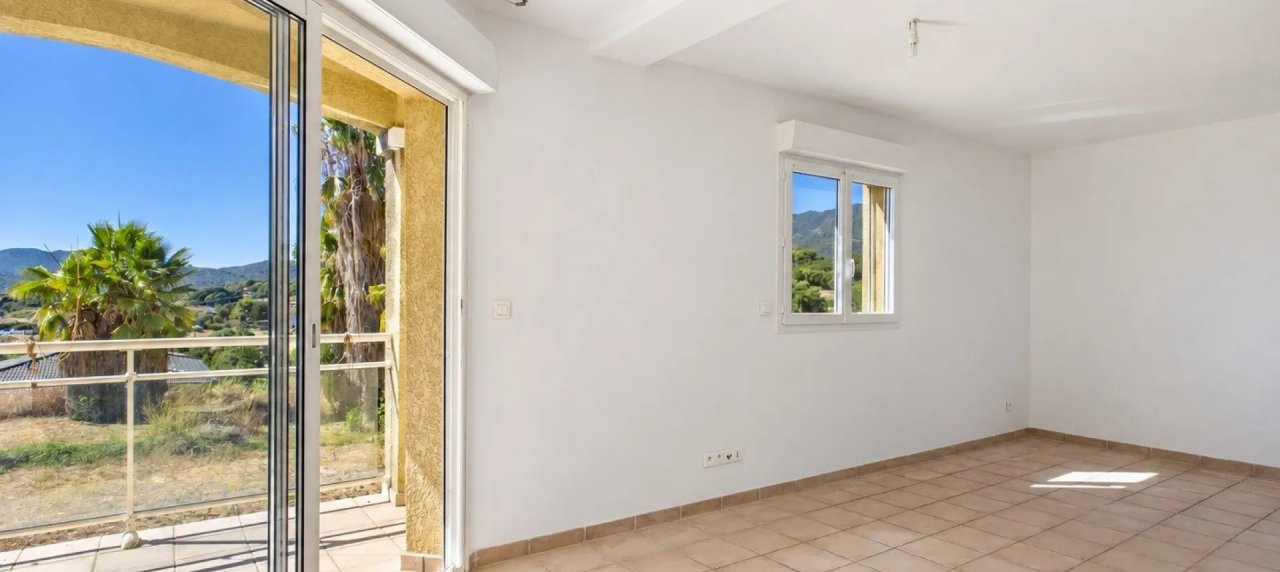 A VENDRE F2 AVEC TERRASSE LD PISCIA A PERI