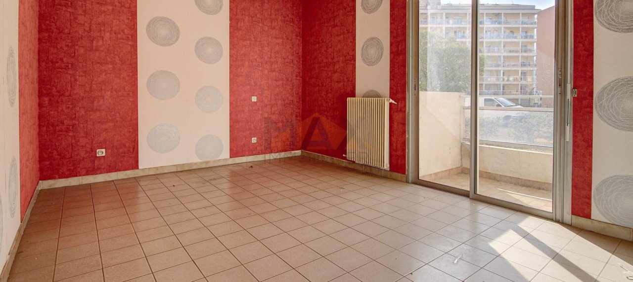 En Corse à Ajaccio, a proximité du centre ville, MAX IMMOBILIER vous propose un F4 de  95m² avec une terrasse de 9m².