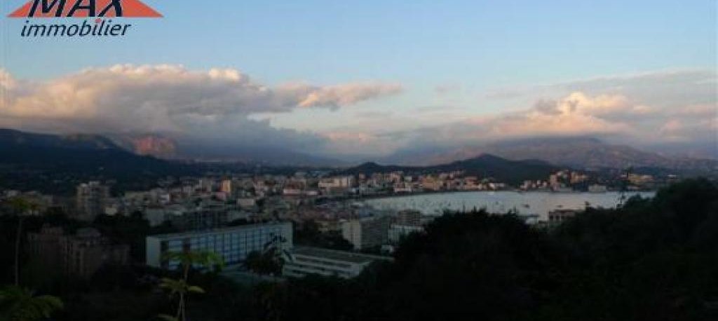 CORSE AJACCIO LOCATION ESTIVALE F2 VUE MER CENTRE VILLE AVEC  TERRASSE - saisonniere - vacances