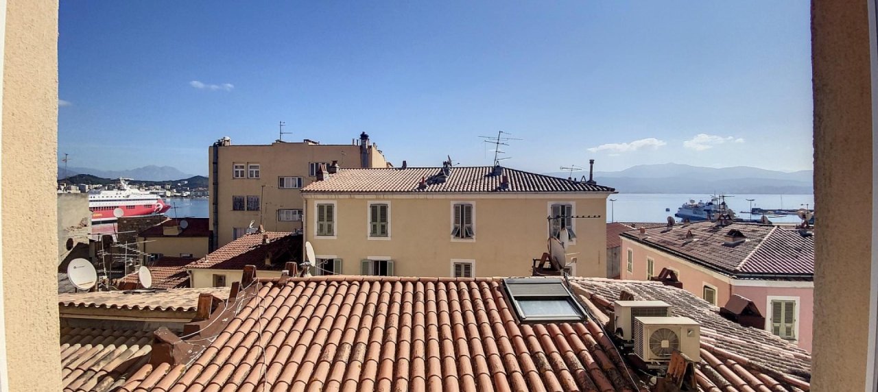 Vente T2 rénové proche cours Napoléon Centre ville - AJACCIO