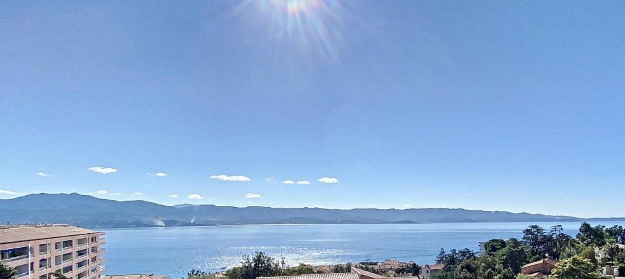 F4 à vendre Parc Berthault avec vue mer - Ajaccio