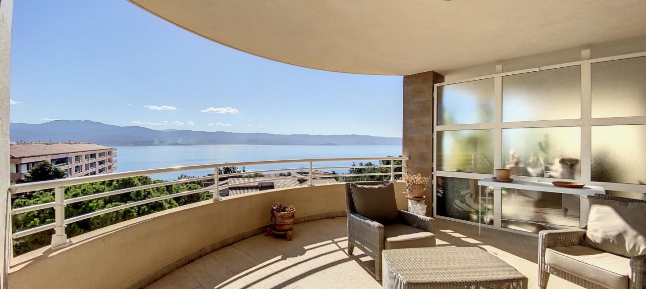 F4 à vendre Parc Berthault avec vue mer - Ajaccio