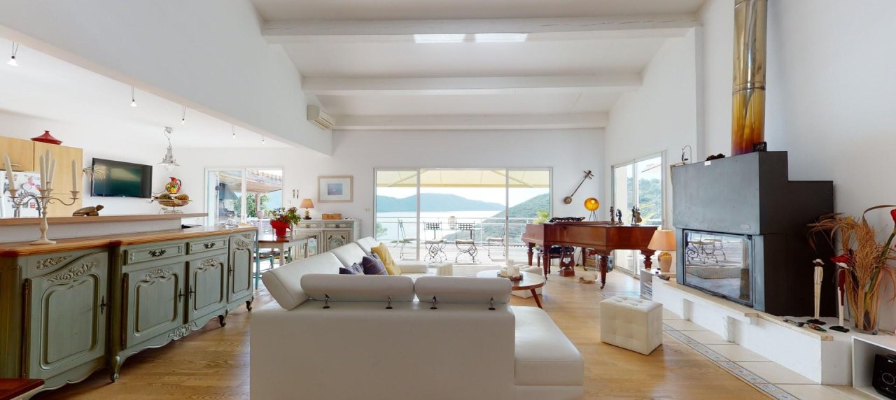 Vente d'une villa au Golfe de Lava avec piscine