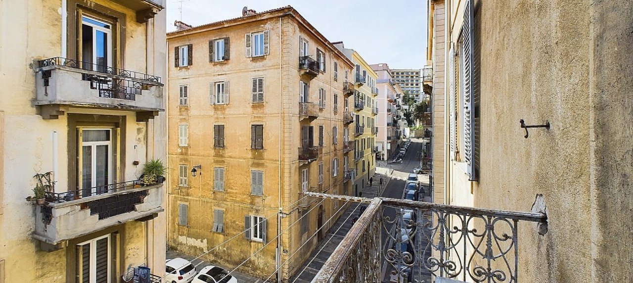 F2 RUE COMTE BACCIOCHI