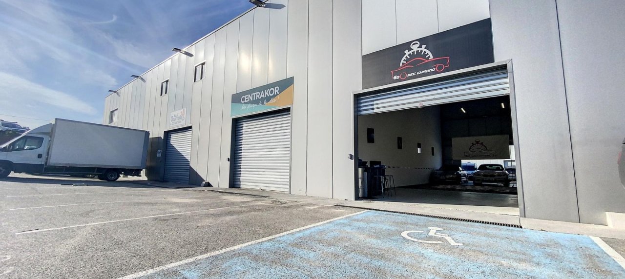 A VENDRE LOCAL PROFESSIONNEL AJACCIO