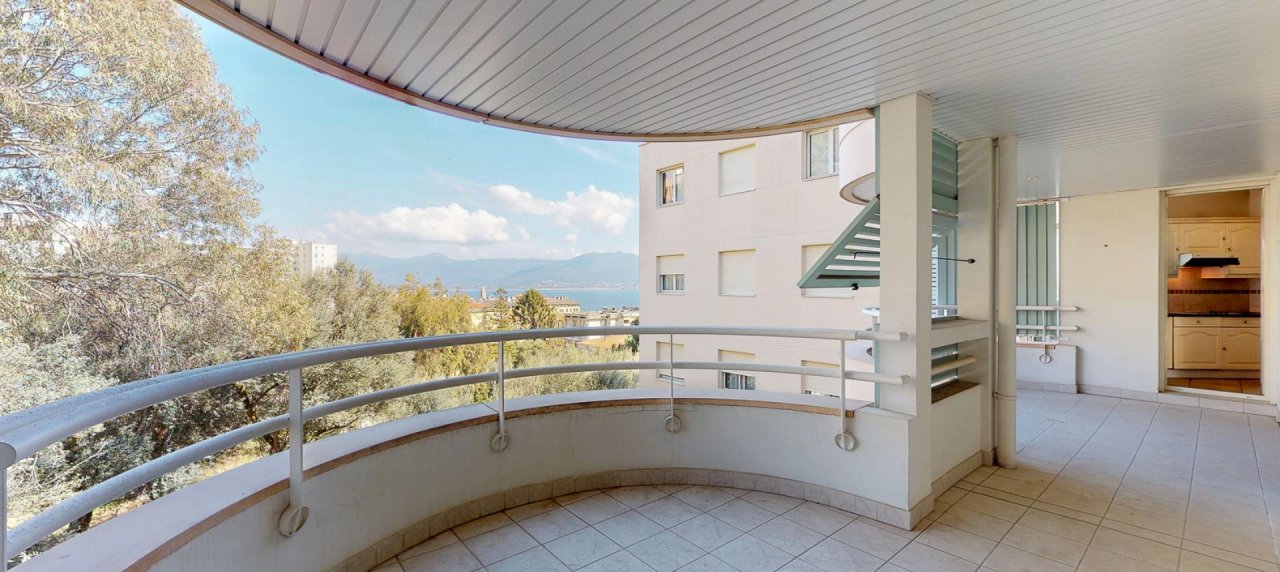 F5 à vendre avec vue mer Centre ville - Ajaccio