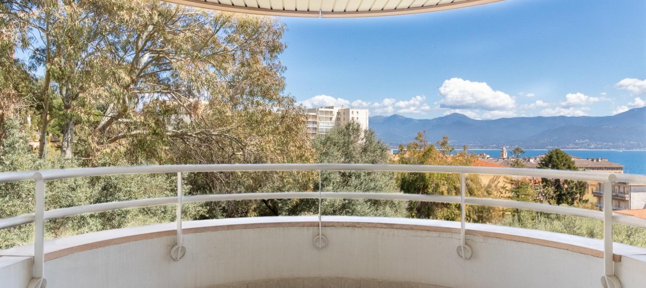 F5 à vendre avec vue mer Centre ville - Ajaccio