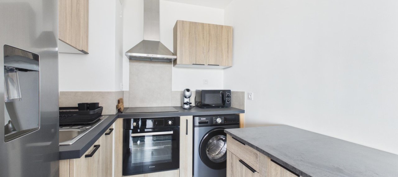 Vente F2 récent en bord de plage et Vue Mer
