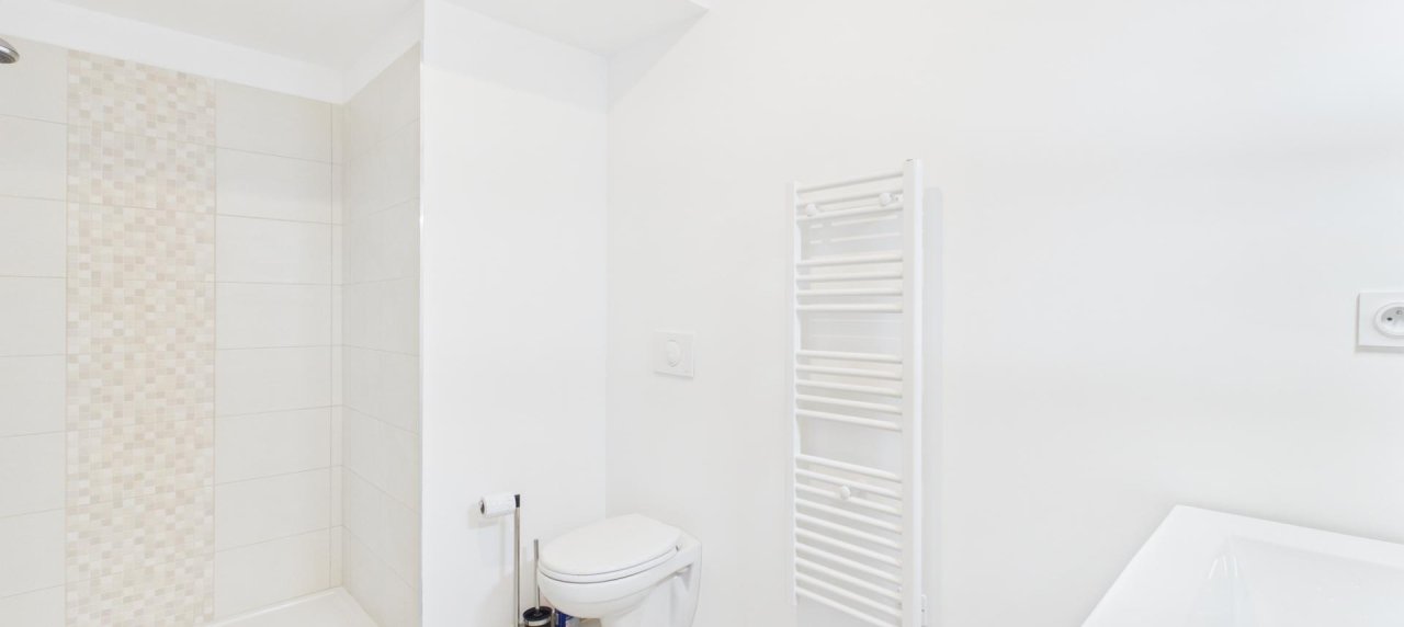 Vente F2 récent en bord de plage et Vue Mer