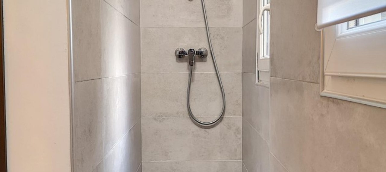 F3 à louer Rue Fesch douche