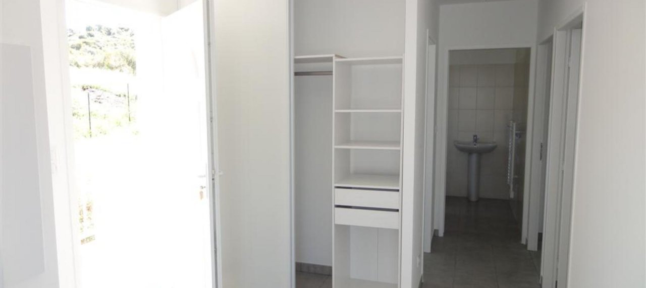 F3 à louer secteur Vazzio chambre