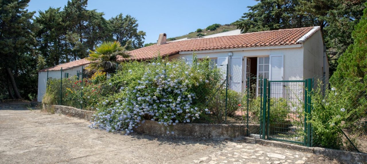 Villa à rénover à vendre avec vue mer à Alata près d'Ajaccio