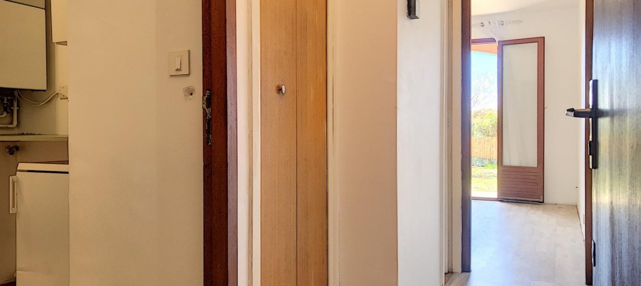 En Corse, à Ajaccio, un appartement de type F1 d'une superficie de 28 m² avec terrasse et un jardin privatif de 60m²