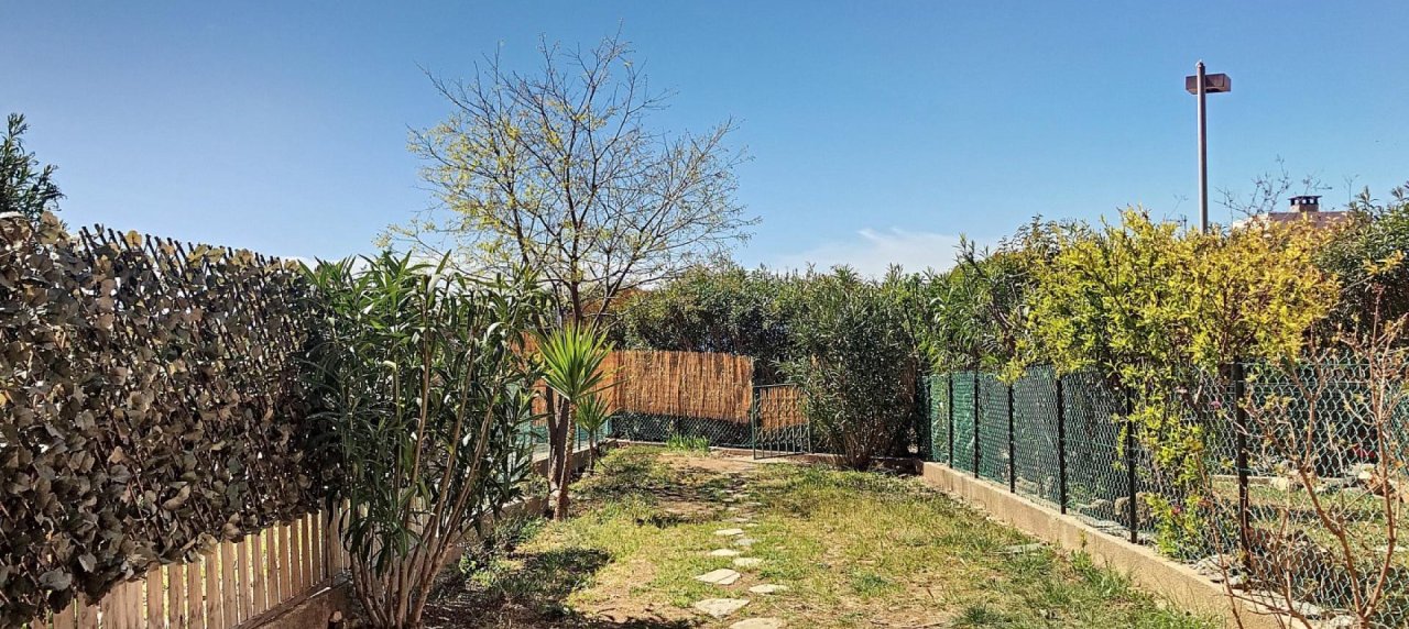 En Corse, à Ajaccio, un appartement de type F1 d'une superficie de 28 m² avec terrasse et un jardin privatif de 60m²