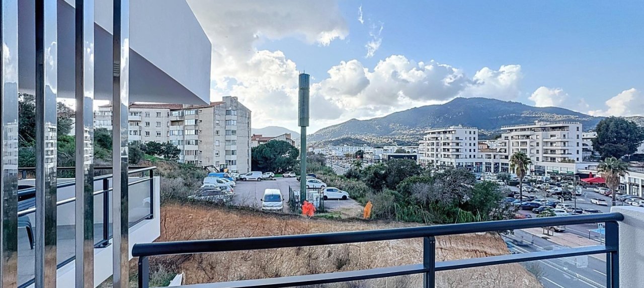 beau F1 neuf, meublé, à louer secteur Terrasses de Bodiccione à Ajaccio