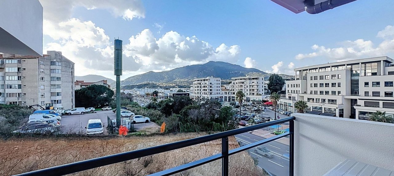 beau F1 neuf, meublé, à louer secteur Terrasses de Bodiccione à Ajaccio