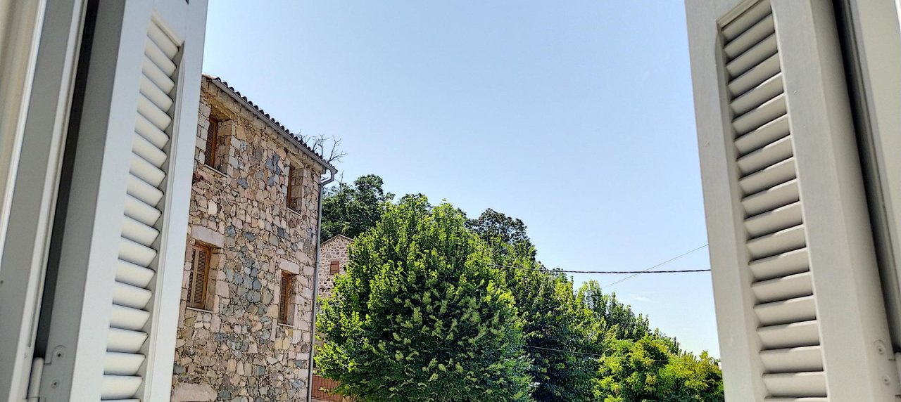 Vente F1 duplex proche Ajaccio, dans le joli village de Cuttoli